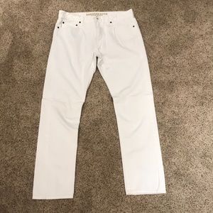White American Eagle Outfitters jeans